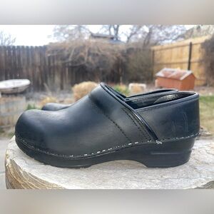 Dansko Black Leather Professional Clogs Size 37